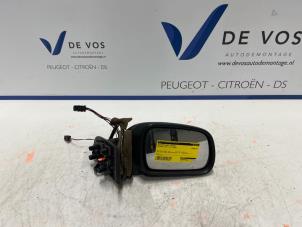 Used Wing mirror, right Peugeot 307 CC (3B) 2.0 16V Price € 55,00 Margin scheme offered by De Vos Autodemontagebedrijf