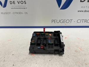 Usagé Boîte à fusibles Peugeot 206 CC (2D) 1.6 16V Prix € 70,00 Règlement à la marge proposé par De Vos Autodemontagebedrijf