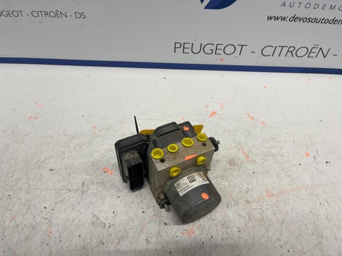 Begagnade ABS-pump Peugeot Partner (EA//EF/EN/EU) 1.5 BlueHDi 100 Pris € 350,00 Marginaltabell erbjuds av De Vos Onderdelen