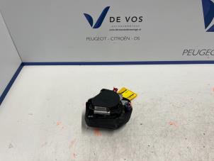 Usados Tensor de cinturón de seguridad derecha Peugeot 308 CC (4B) 1.6 VTI 16V Precio € 100,00 Norma de margen ofrecido por De Vos Autodemontagebedrijf