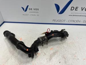 Used Turbo hose Opel Vivaro 2.0 Diesel 145 Price € 80,00 Margin scheme offered by De Vos Autodemontagebedrijf