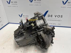Usagé Boîte de vitesse Opel Vivaro 2.0 Diesel 145 Prix € 1.000,00 Règlement à la marge proposé par De Vos Autodemontagebedrijf