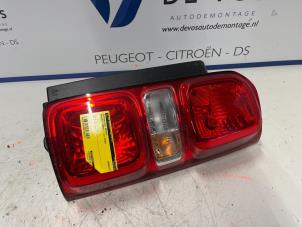 Używane Tylne swiatlo pozycyjne prawe Peugeot Expert (VA/VB/VE/VF/VY) 2.0 Blue HDi 120 16V Cena € 100,00 Procedura marży oferowane przez De Vos Autodemontagebedrijf