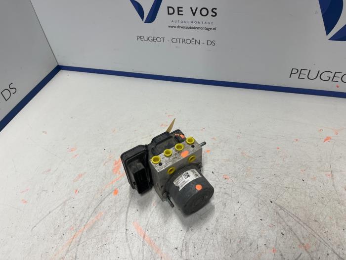 ABS pump from a Peugeot Expert (VA/VB/VE/VF/VY) 2.0 Blue HDi 120 16V 2020