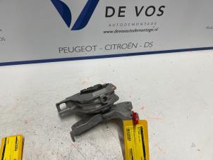 Used Engine mount Opel Corsa F (UB/UH/UP) Electric 50kWh Price € 90,00 Margin scheme offered by De Vos Autodemontagebedrijf