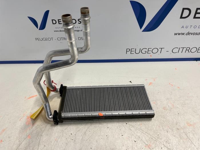 Heating radiator from a Peugeot 5008 II (M4/MC/MJ/MR) 1.2 12V e-THP PureTech 130 2018