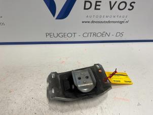 Usados Soporte de caja de cambios DS Automobiles DS 4 1.2 12V PureTech 130 Precio € 35,00 Norma de margen ofrecido por De Vos Autodemontagebedrijf
