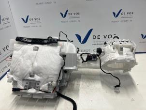 Usados Cuerpo de calefactor Peugeot 3008 Precio € 400,00 Norma de margen ofrecido por De Vos Autodemontagebedrijf