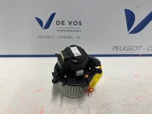 Używane Silnik wentylatora nagrzewnicy DS Automobiles DS7 Crossback Cena € 90,00 Procedura marży oferowane przez De Vos Autodemontagebedrijf