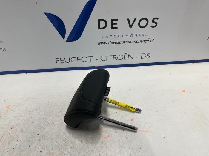 Begagnade Nackstöd Peugeot 2008 (UD/UK/UR/US/UX) 1.2 VTi 12V PureTech 130 Pris € 80,00 Marginaltabell erbjuds av De Vos Onderdelen