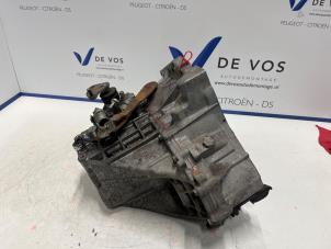 Używane Skrzynia biegów Peugeot 107 1.0 12V Cena € 250,00 Procedura marży oferowane przez De Vos Autodemontagebedrijf