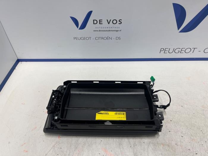 Podlokietnik z Peugeot 508 SW (F4/FC/FJ/FR) 1.5 BlueHDi 130 2019