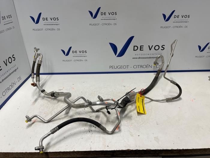 Air conditioning line from a Peugeot 2008 (CU) 1.2 Vti 12V PureTech 82 2017
