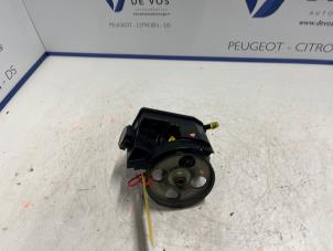 Used Power steering pump Peugeot 206 CC (2D) 2.0 16V Price € 90,00 Margin scheme offered by De Vos Autodemontagebedrijf