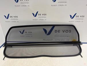 Used Windshield Peugeot 206 CC (2D) 1.6 16V Price € 115,00 Margin scheme offered by De Vos Autodemontagebedrijf