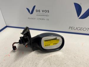 Używane Lusterko zewnetrzne prawe Peugeot 206 CC (2D) 1.6 16V Cena € 70,00 Procedura marży oferowane przez De Vos Autodemontagebedrijf