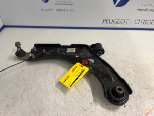 Usagé Bras de suspension avant droit Peugeot 3008 Prix € 90,00 Règlement à la marge proposé par De Vos Autodemontagebedrijf