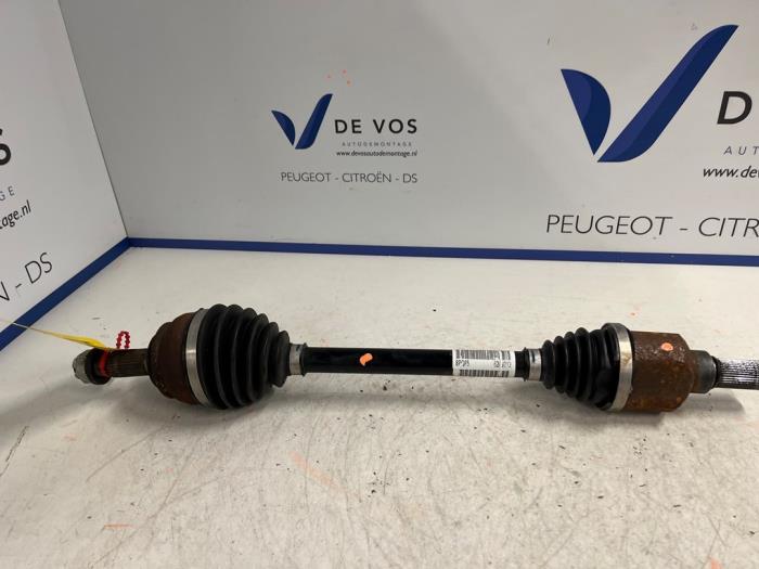 Front drive shaft, left from a DS DS 7 1.6 16V E-Tense 225 2023