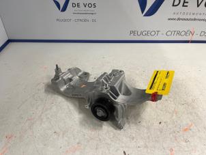 Used Alternator lower bracket DS Automobiles DS 7 1.6 16V E-Tense 225 Price € 55,00 Margin scheme offered by De Vos Autodemontagebedrijf