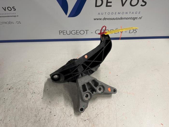 Engine mount from a Peugeot 3008 2022