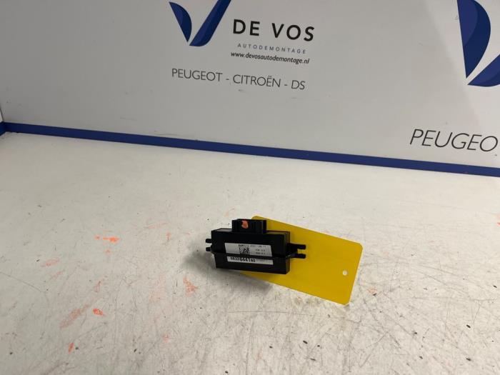 Usagé Ordinateur divers Peugeot 3008 II (M4/MC/MJ/MR) 1.2 12V PureTech Hybrid 48V Prix € 55,00 Règlement à la marge proposé par De Vos Onderdelen