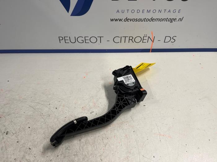 Accelerator pedal from a DS DS 7 1.6 16V E-Tense 225 2023