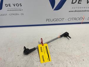 Usagé Bielette barre stabilisatrice Peugeot 208 Prix € 20,00 Règlement à la marge proposé par De Vos Autodemontagebedrijf