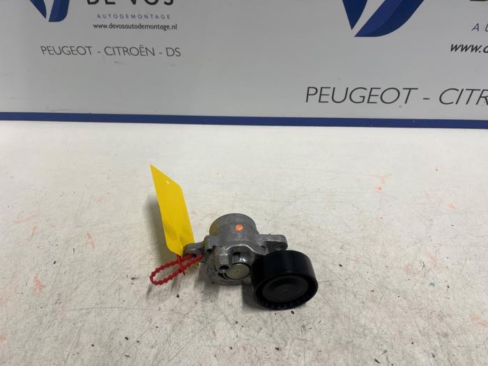 Usados Rodillo tensor correa múltiple Peugeot 3008 II (M4/MC/MJ/MR) 1.5 BlueHDi 130 Precio € 70,00 Norma de margen ofrecido por De Vos Onderdelen
