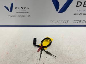 Usagé Sensor température d’échappement Peugeot 3008 Prix € 90,00 Règlement à la marge proposé par De Vos Autodemontagebedrijf