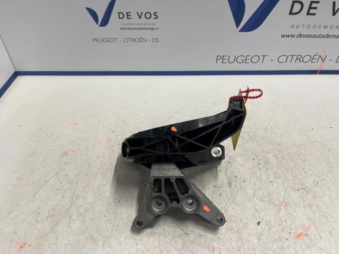 Used Engine mount Peugeot 308 (F3/FB/FH/FM/FP) 1.2 PureTech Hybrid 136 Price € 80,00 Margin scheme offered by De Vos Onderdelen
