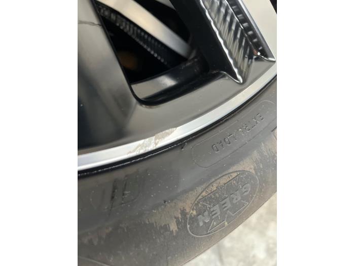 Felgen Set + Reifen van een Peugeot 3008 2022