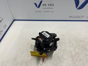 Usagé Moteur de ventilation chauffage Peugeot 3008 Prix € 90,00 Règlement à la marge proposé par De Vos Autodemontagebedrijf