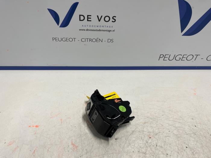 Begagnade Klocka DS Automobiles DS 7 1.6 16V E-Tense 225 Pris € 450,00 Marginaltabell erbjuds av De Vos Onderdelen