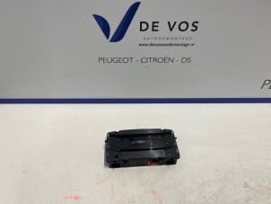 Usagé Eclairage intérieur avant Peugeot 308 Prix € 45,00 Règlement à la marge proposé par De Vos Autodemontagebedrijf