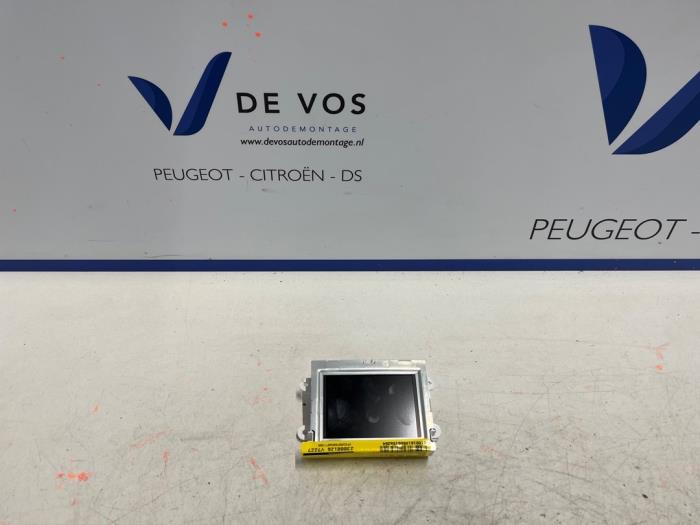 Begagnade Innerdisplay Peugeot 208 I (CA/CC/CK/CL) 1.6 Vti 16V Pris € 70,00 Marginaltabell erbjuds av De Vos Onderdelen
