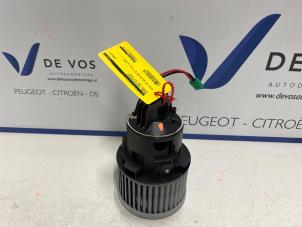 Używane Silnik wentylatora nagrzewnicy Peugeot 308 (L3/L8/LB/LH/LP) 2.0 BlueHDi 150 16V Cena € 160,00 Procedura marży oferowane przez De Vos Autodemontagebedrijf