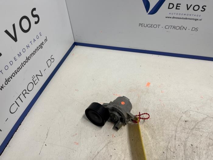 Usados Rodillo tensor correa múltiple Peugeot 308 (F3/FB/FH/FM/FP) 1.5 Blue HDi 130 16V Precio € 70,00 Norma de margen ofrecido por De Vos Onderdelen