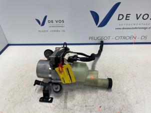 Usados Bomba de dirección asistida Peugeot Expert (VA/VB/VE/VF/VY) 1.5 BlueHDi 120 Precio € 550,00 Norma de margen ofrecido por De Vos Autodemontagebedrijf