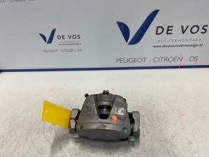 Usagé Etrier de frein (pince) avant droit Peugeot Expert (VA/VB/VE/VF/VY) 1.5 BlueHDi 120 Prix € 60,00 Règlement à la marge proposé par De Vos Autodemontagebedrijf