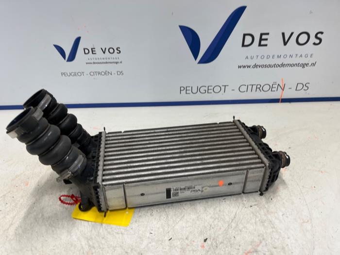 Usados Intercooler Peugeot 208 II (UB/UH/UP) 1.2 Vti 12V PureTech 100 Precio € 90,00 Norma de margen ofrecido por De Vos Onderdelen