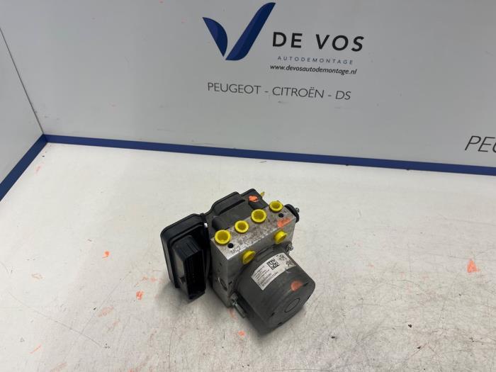 Begagnade ABS-pump Peugeot 3008 II (M4/MC/MJ/MR) 1.2 12V e-THP PureTech 130 Pris € 250,00 Marginaltabell erbjuds av De Vos Onderdelen
