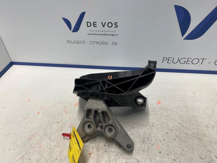 Used Engine mount Opel Grandland/Grandland X 1.2 Turbo 12V Hybrid Price € 80,00 Margin scheme offered by De Vos Onderdelen