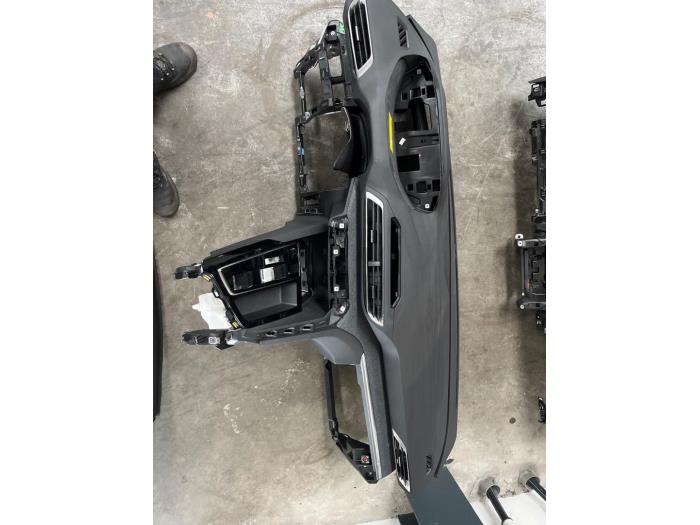 Używane Panel Peugeot 3008 II (M4/MC/MJ/MR) 1.2 12V PureTech Hybrid 48V Cena € 605,00 Z VAT oferowane przez De Vos Onderdelen
