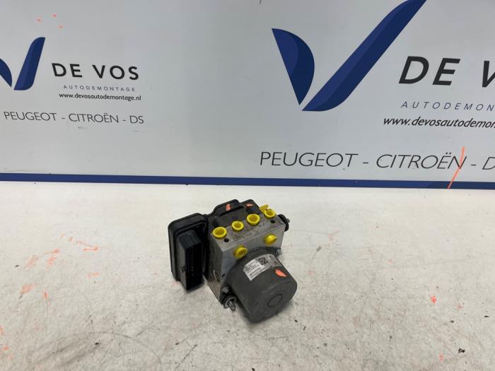 Begagnade ABS-pump Peugeot 308 SW (L4/L9/LC/LJ/LR) 1.2 12V e-THP PureTech 110 Pris € 160,00 Marginaltabell erbjuds av De Vos Onderdelen