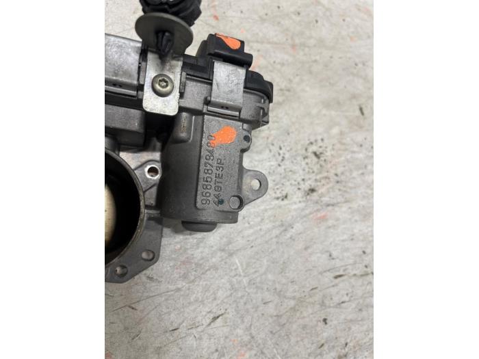 Drosselklappengehäuse van een Peugeot 207/207+ (WA/WC/WM) 1.4 2013