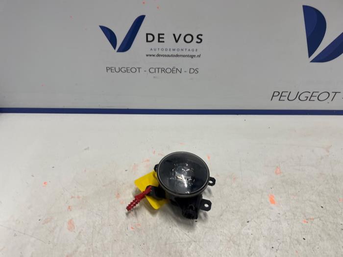Używane Halogen lewy Peugeot 308 (L3/L8/LB/LH/LP) 1.2 12V e-THP PureTech 130 Cena € 80,00 Procedura marży oferowane przez De Vos Onderdelen