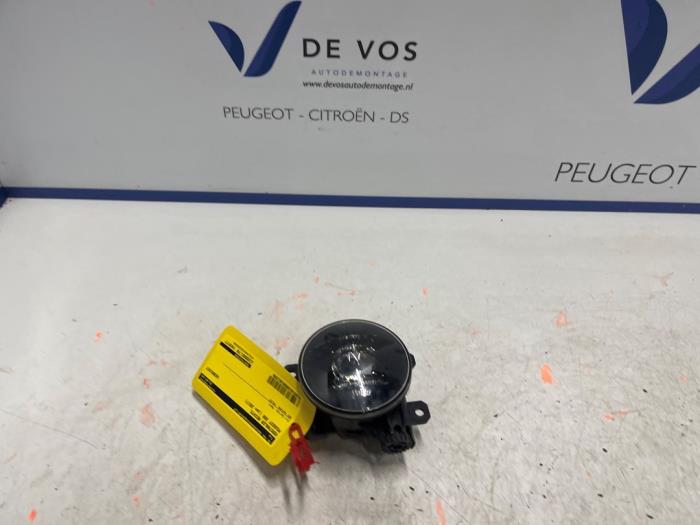 Używane Halogen prawy Peugeot 308 (L3/L8/LB/LH/LP) 1.2 12V e-THP PureTech 130 Cena € 80,00 Procedura marży oferowane przez De Vos Onderdelen
