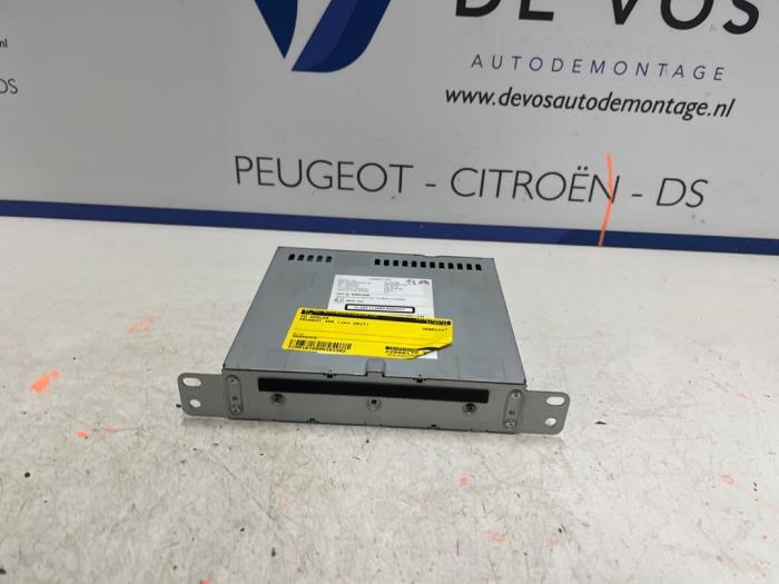 Używane Odtwarzacz CD Peugeot 308 (L3/L8/LB/LH/LP) 1.2 12V e-THP PureTech 130 Cena € 90,00 Procedura marży oferowane przez De Vos Onderdelen