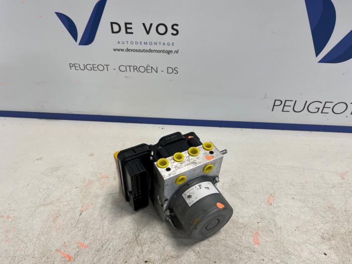 Używane Pompa ABS DS Automobiles DS 4 1.6 16V PureTech 215 Cena € 350,00 Procedura marży oferowane przez De Vos Onderdelen