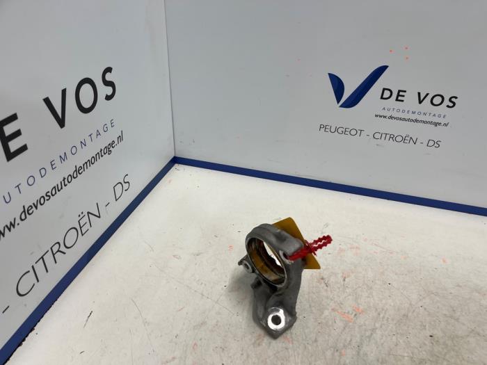 Used Engine mount Peugeot 308 SW (F4/FC/FN/FR) 1.5 Blue HDi 130 16V Price € 35,00 Margin scheme offered by De Vos Onderdelen